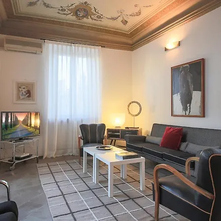 Florence- Ricasoli View شقة